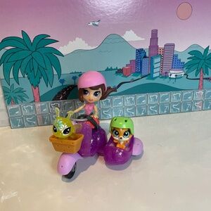 Littlest Pet Shop Blythe 🛵with Purple Scooter